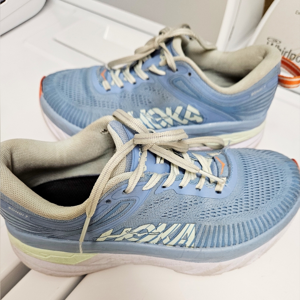 *HOKA* Bondi 7 Womens. Size 6.